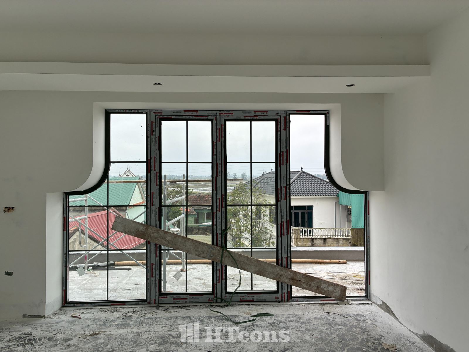 Sơn tường trước lắp cửa sau thường được thực hiện tại các công trình xây mới, chủ động về tiến độ