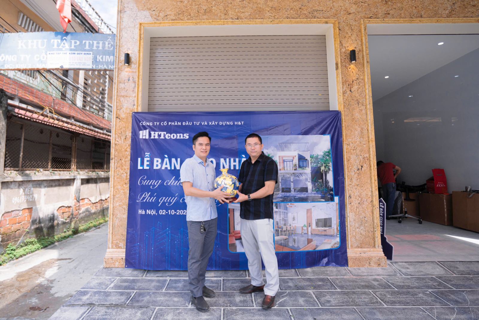 Những món quà nhỏ gửi đến gia chủ thay cho lời cảm ơn của HTcons