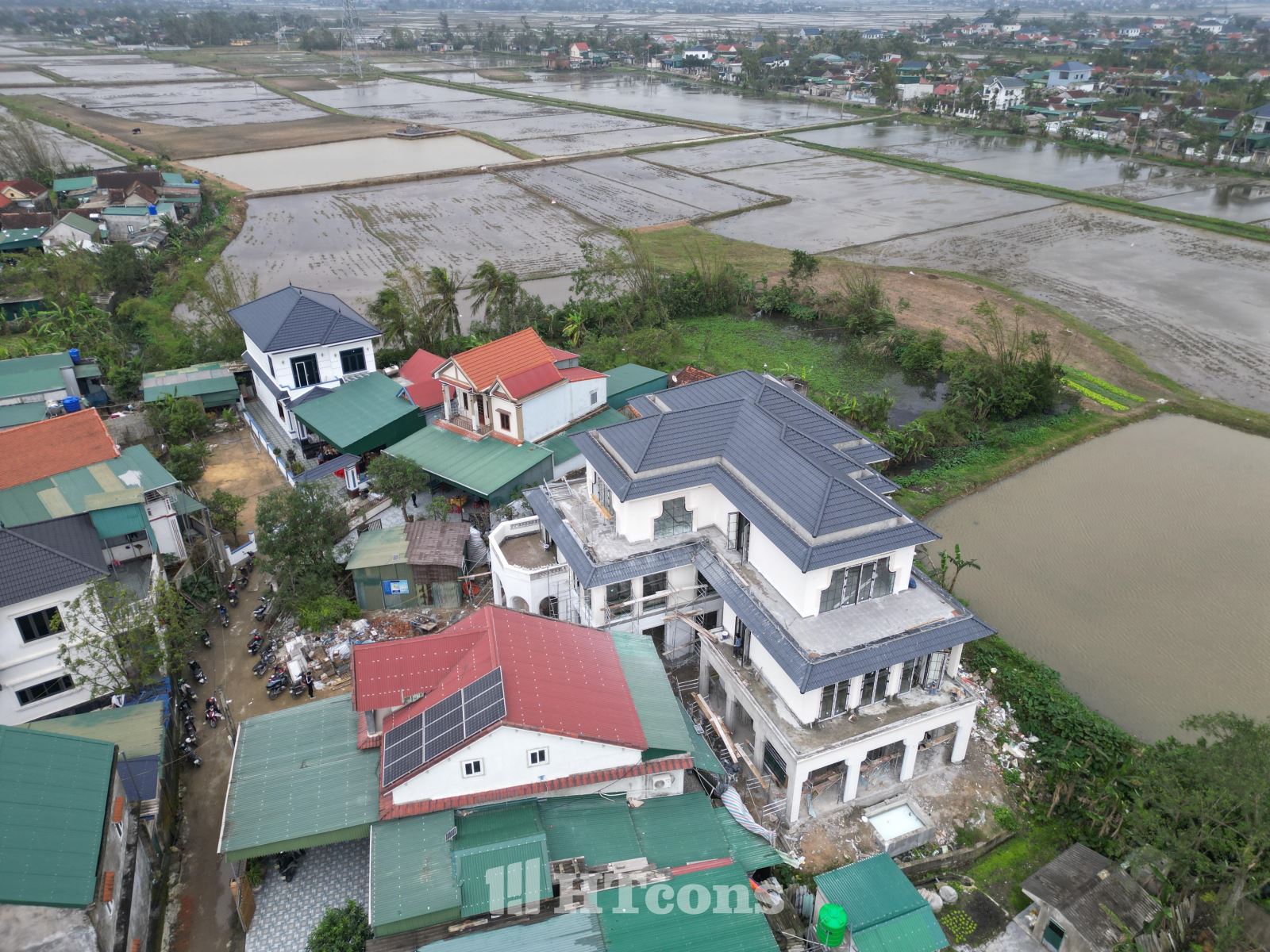Trong giai đoạn hoàn thiện việc chọn thứ tự sơn tường hay lắp cửa cần có đánh giá kỹ thuật rõ ràng