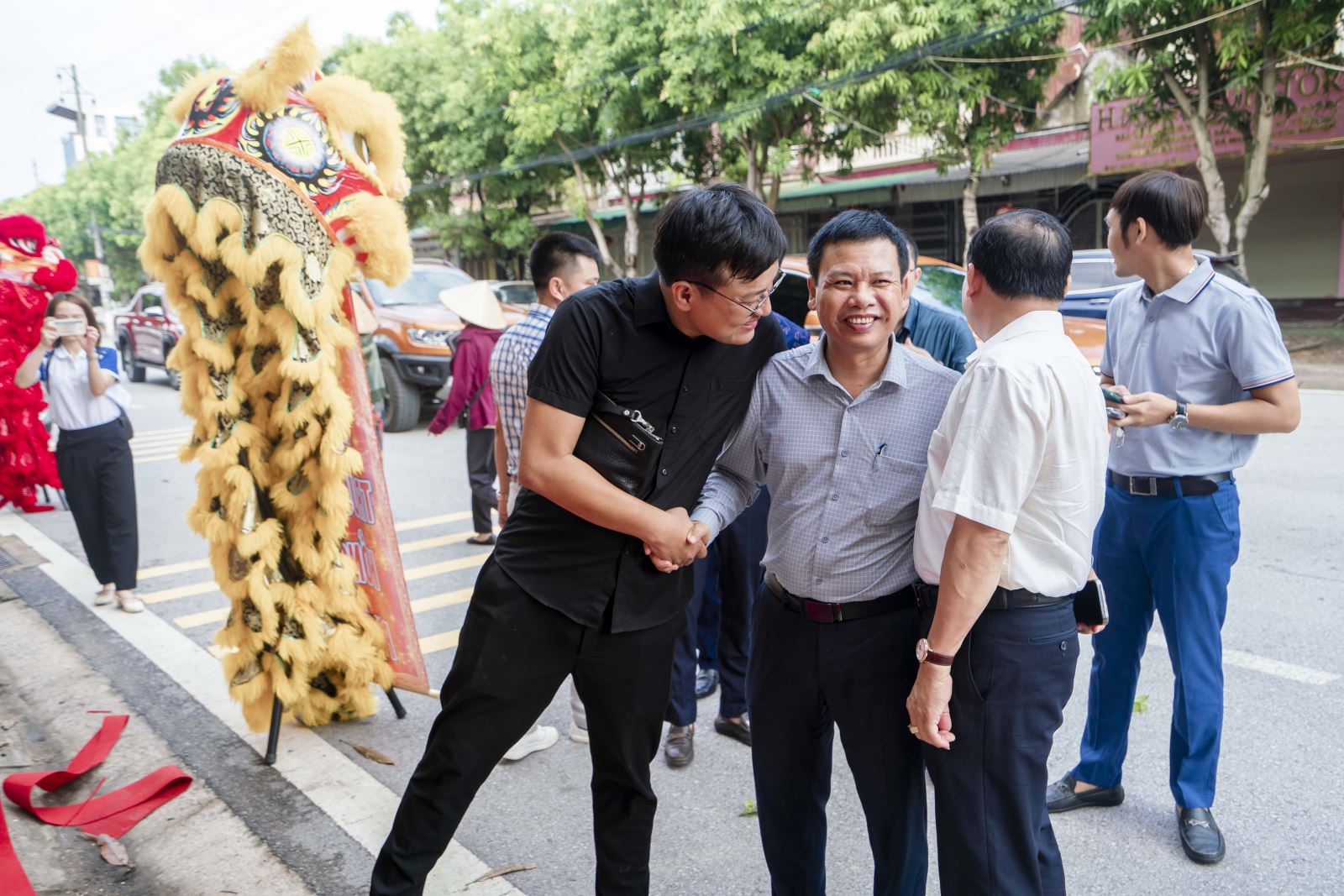 Hình ảnh đón chào khách mời trong sự kiện khai trương văn phòng HTcons