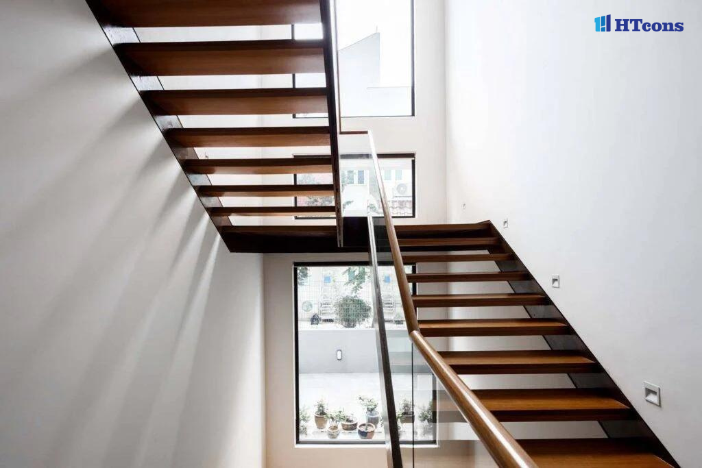 Ánh sáng chiếu vào cầu thang tạo sự độc đáo