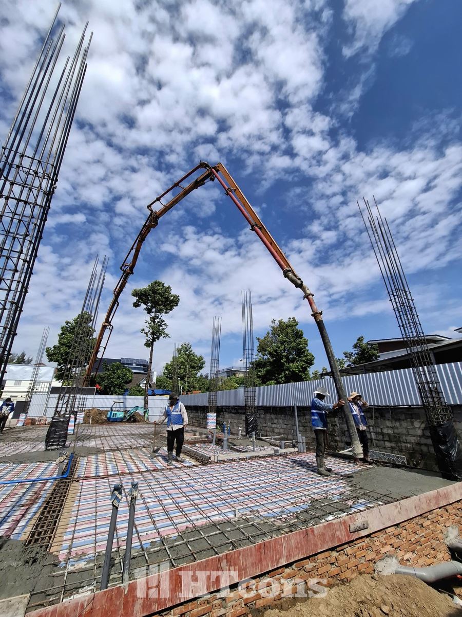 Đổ bê tông sàn tầng trệt