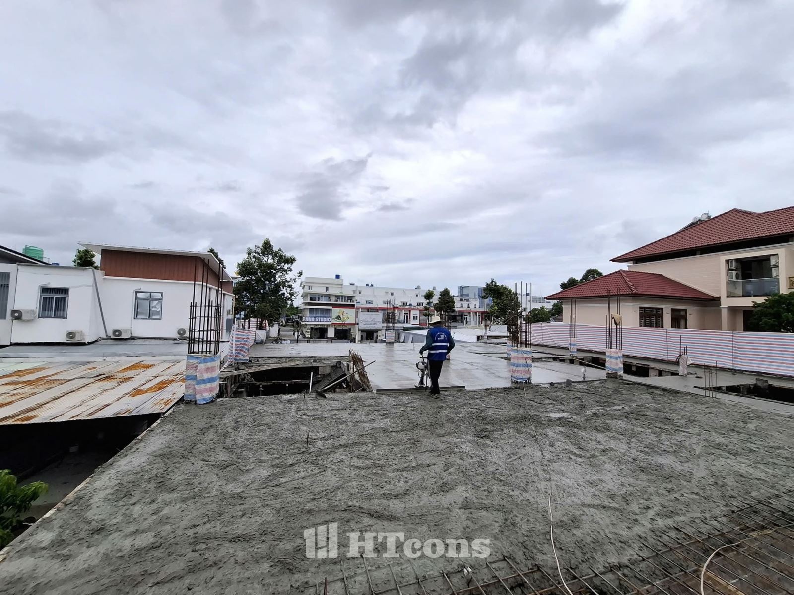 đổ bê tông sàn tầng 1