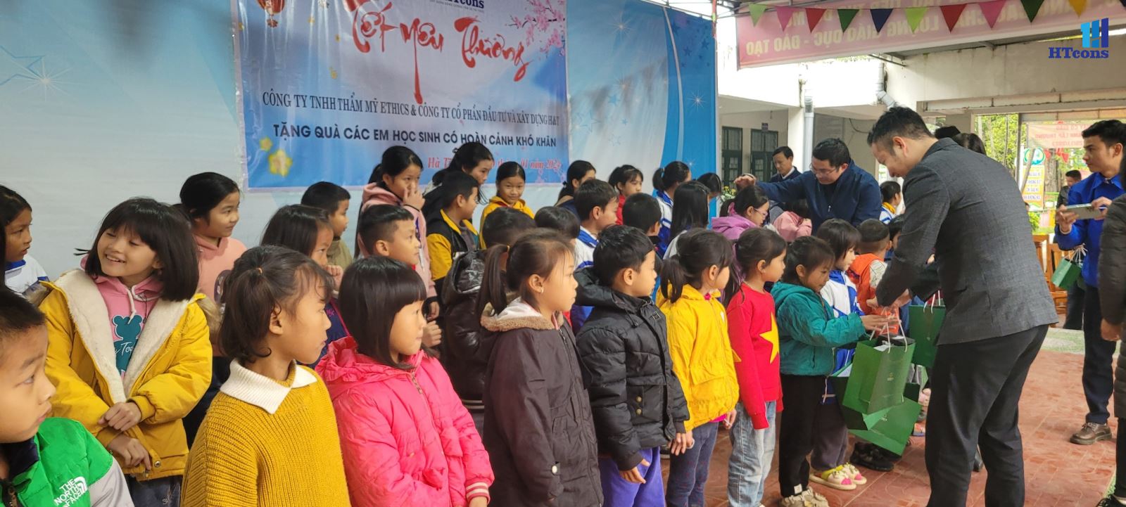 hành trình sẻ chia yêu thương 3
