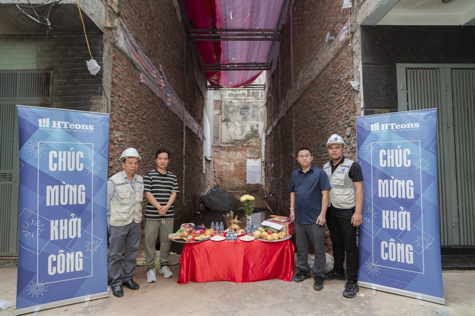 khởi công nhà anh Văn 1