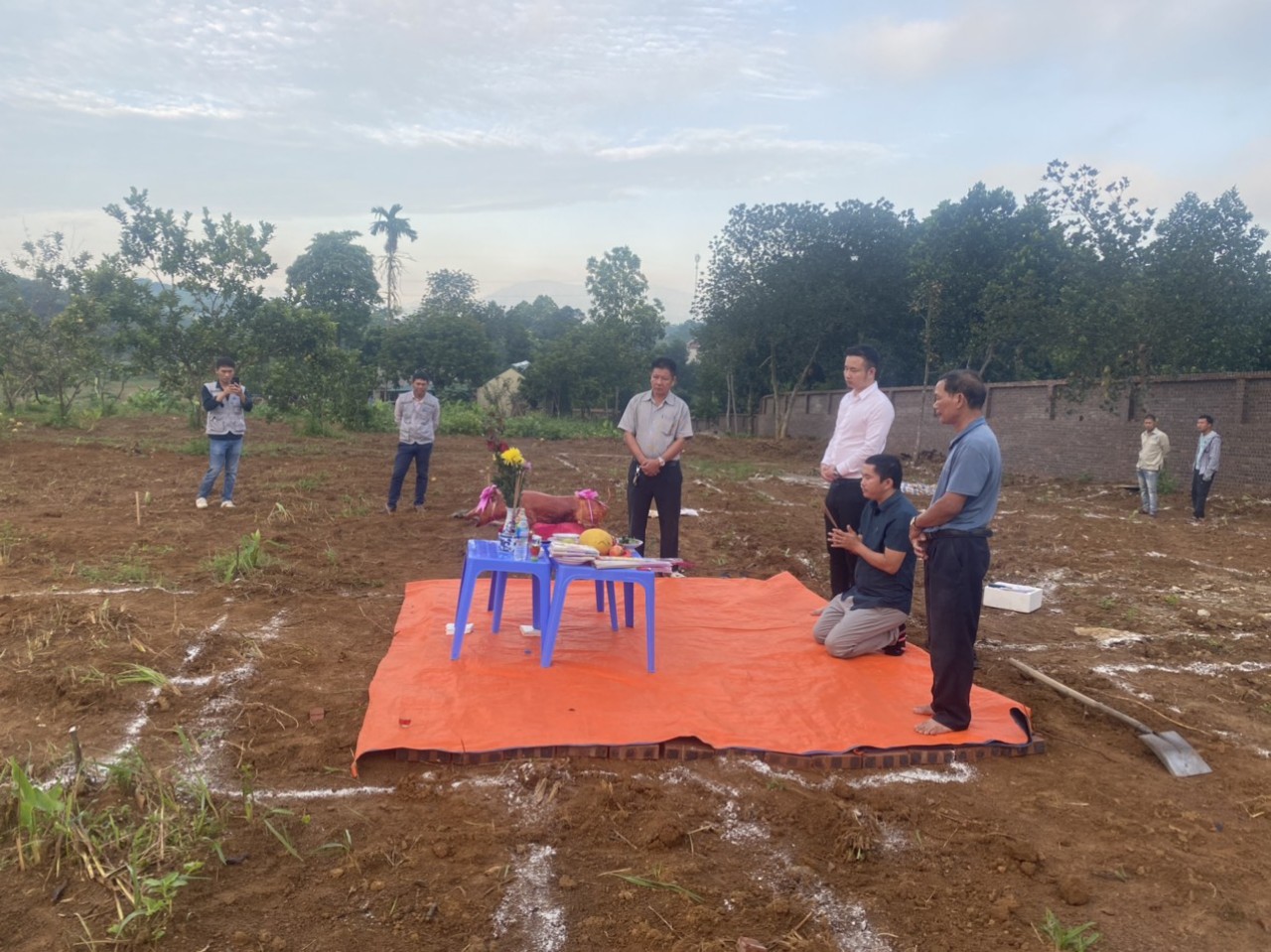 hình ảnh thi công villa lương sơn hòa bình 1