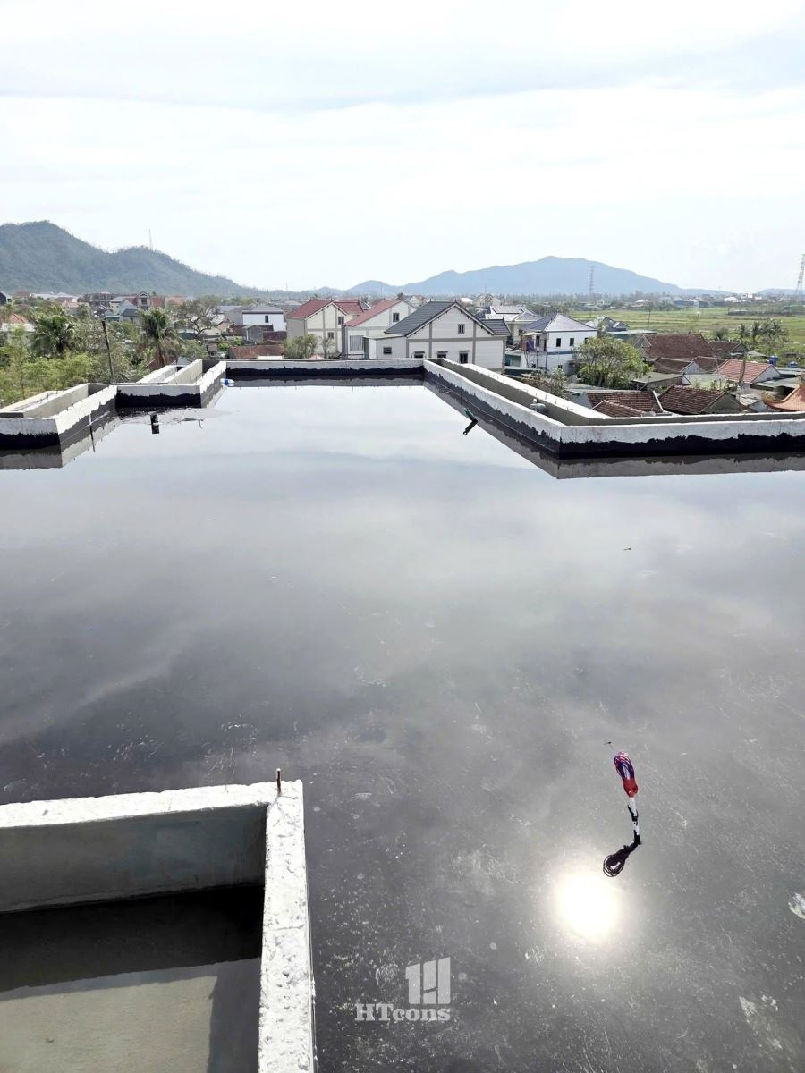 Mái và sân thượng là những vị trí rất dễ thấm nếu không được chống thấm kỹ càng