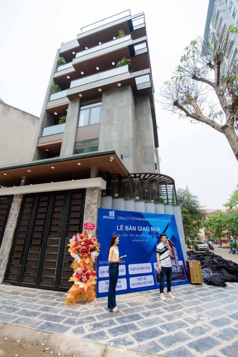tiến hành bàn giao biệt thự Anh Hưng