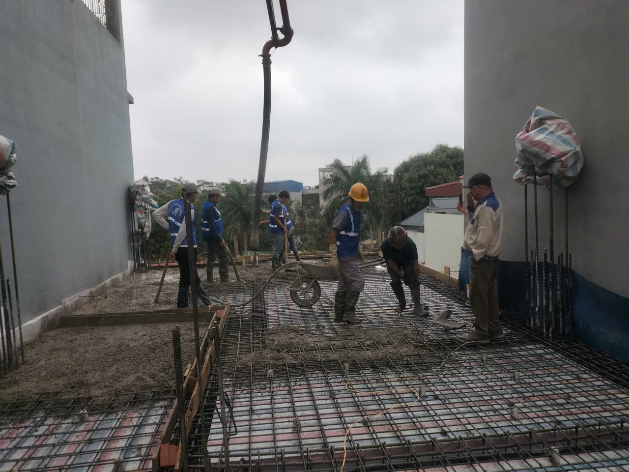 Đổ bê tông sàn tầng 3