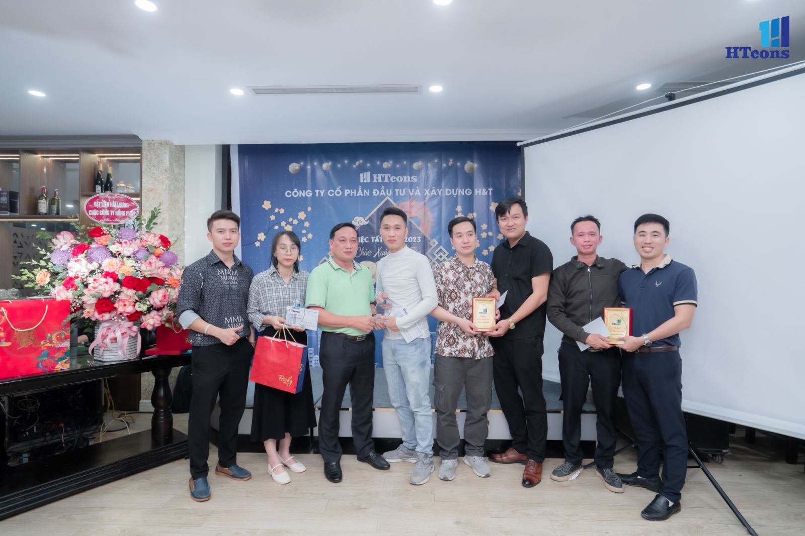 tất niên 2023 2