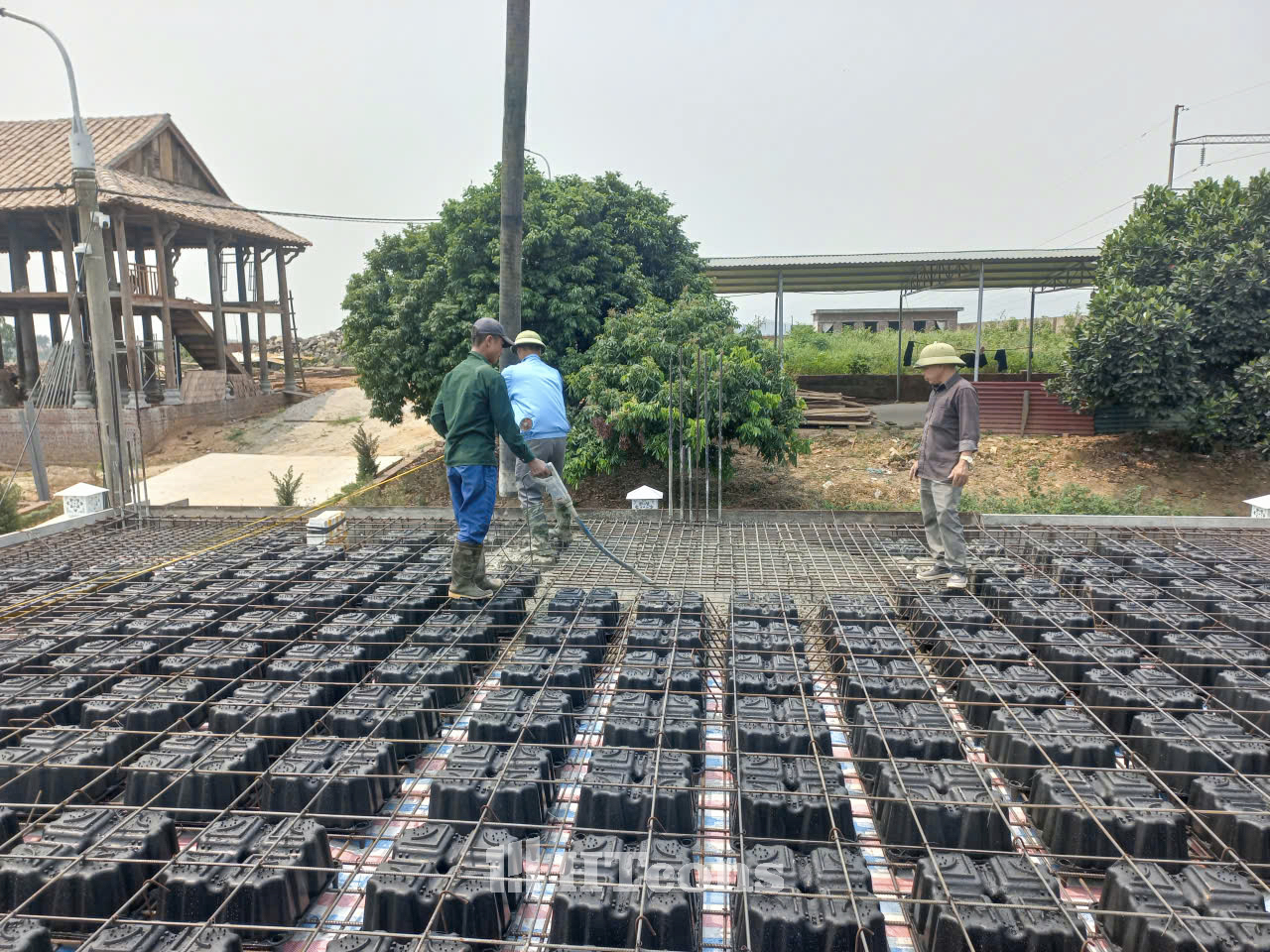 Đổ bê tông sàn tầng 2