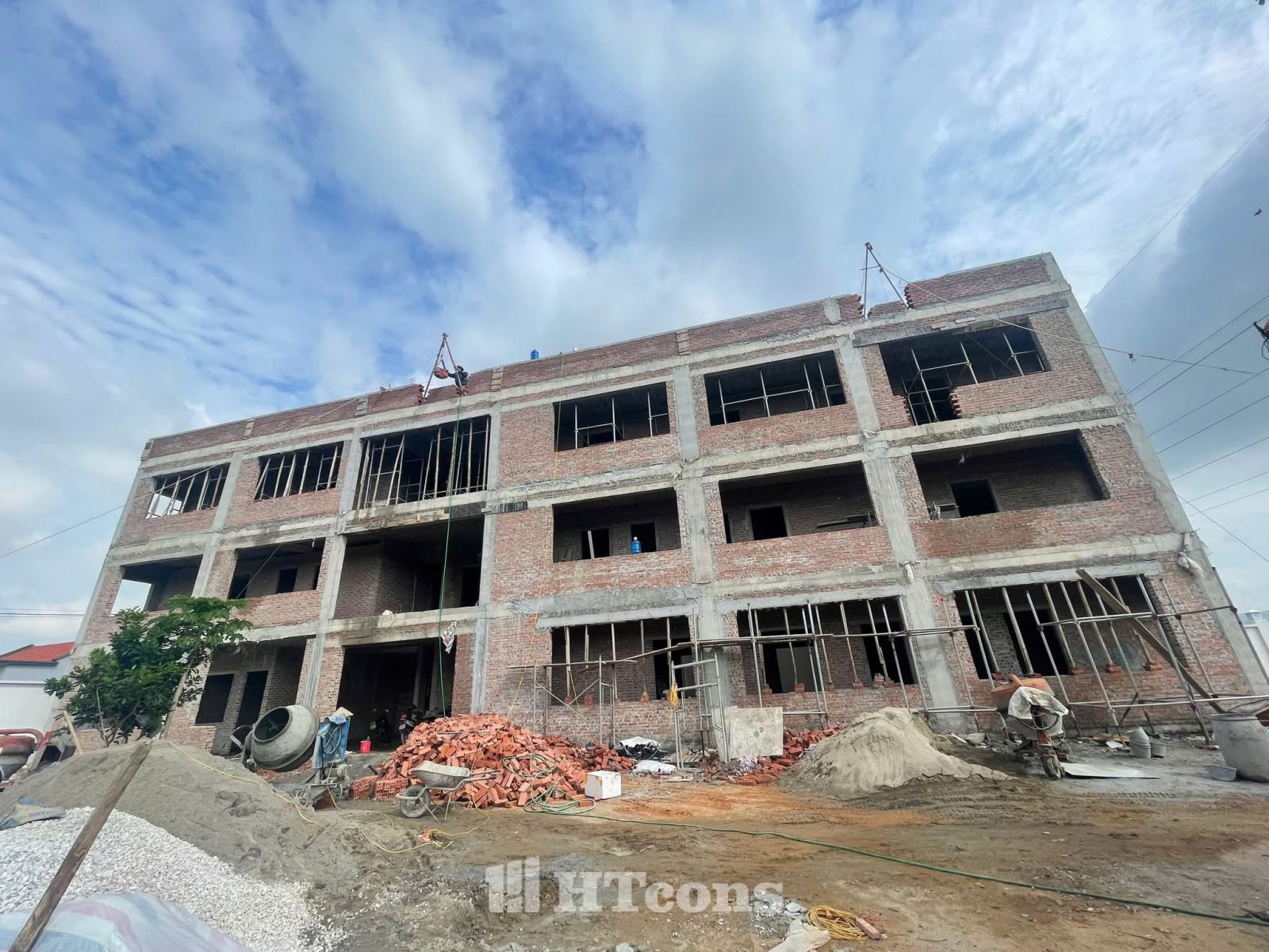 Xây tường tầng tum