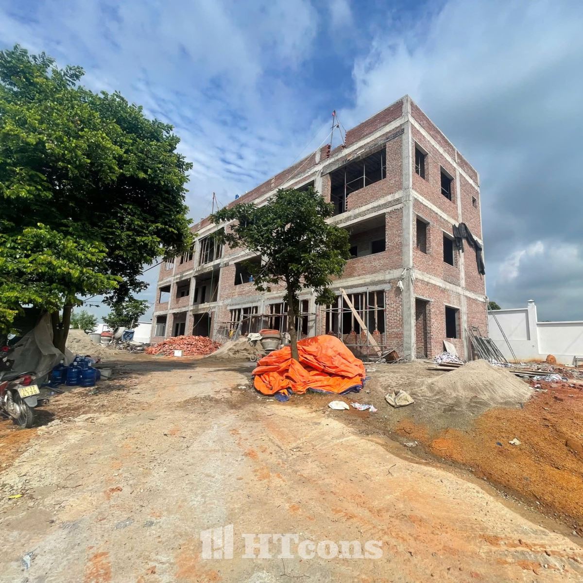 Xây tường tầng tum