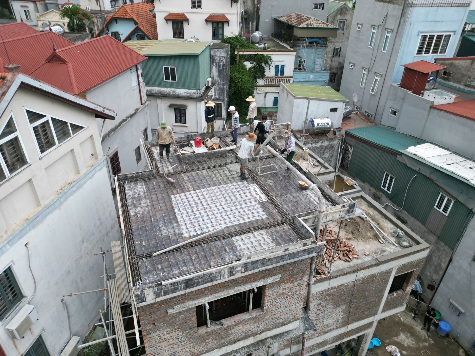 hình ảnh thi công biệt thự anh Hiếu 4